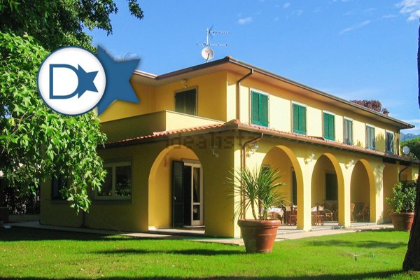 casa indipendente in vendita a Forte dei Marmi in zona Vittoria Apuana
