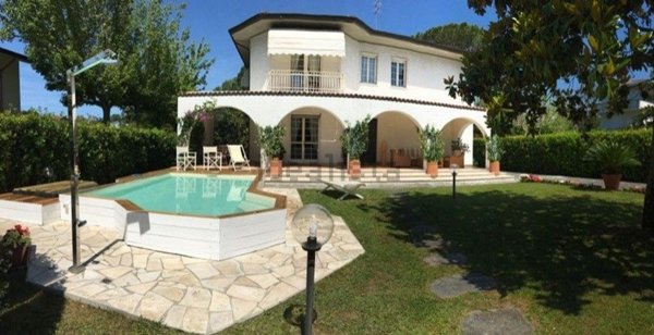 casa indipendente in vendita a Forte dei Marmi