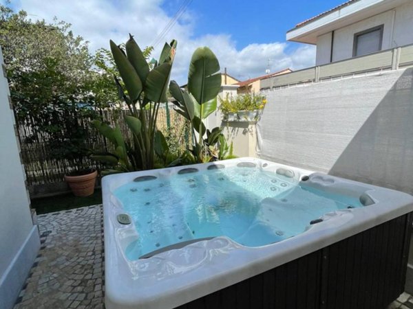 casa indipendente in vendita a Forte dei Marmi