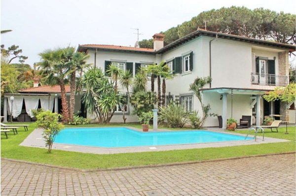 casa indipendente in vendita a Forte dei Marmi in zona Vittoria Apuana