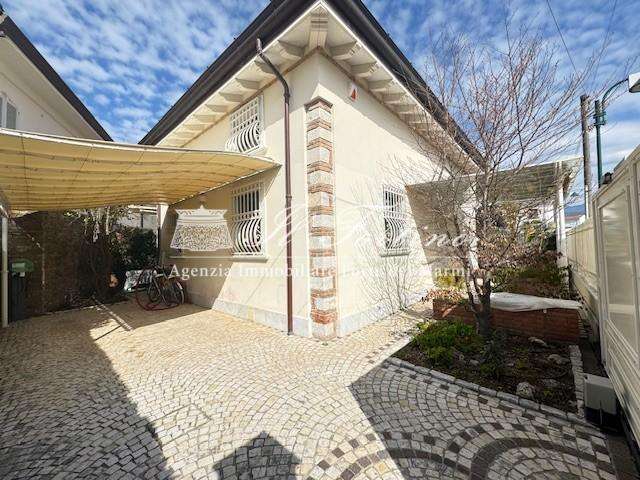 casa indipendente in vendita a Forte dei Marmi
