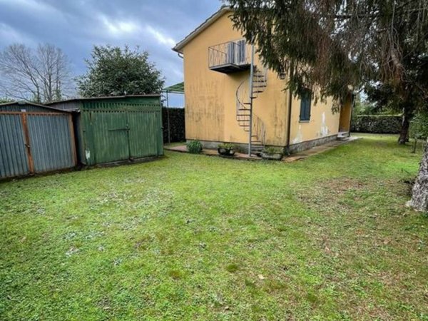 casa indipendente in vendita a Forte dei Marmi in zona Vittoria Apuana