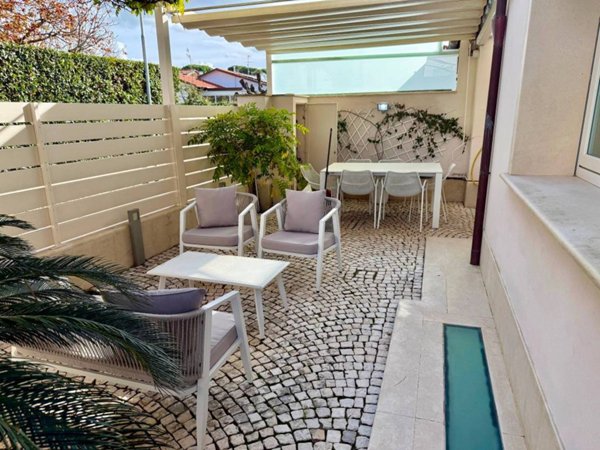 casa indipendente in vendita a Forte dei Marmi
