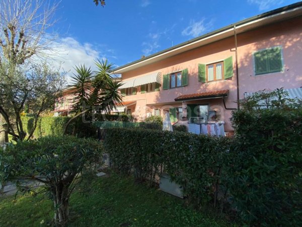 casa indipendente in vendita a Forte dei Marmi in zona Vittoria Apuana