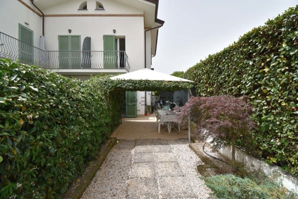 casa indipendente in vendita a Forte dei Marmi