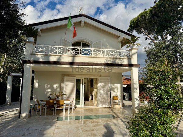 casa indipendente in vendita a Forte dei Marmi