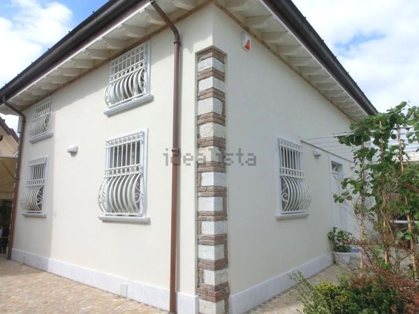 casa indipendente in vendita a Forte dei Marmi