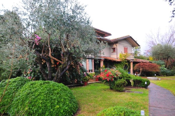 casa indipendente in vendita a Forte dei Marmi