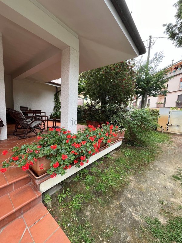 casa indipendente in vendita a Forte dei Marmi in zona Vittoria Apuana