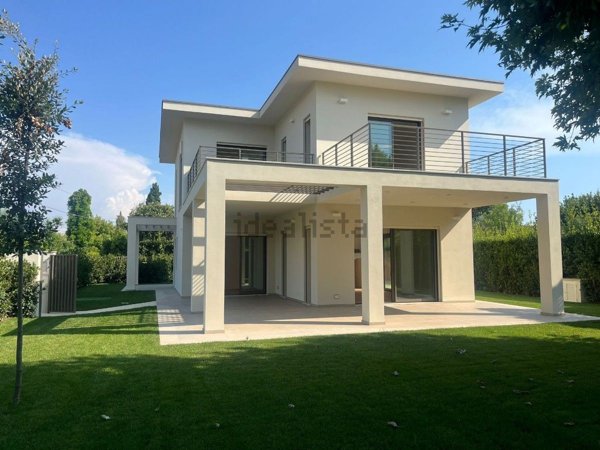 casa indipendente in vendita a Forte dei Marmi in zona Vittoria Apuana