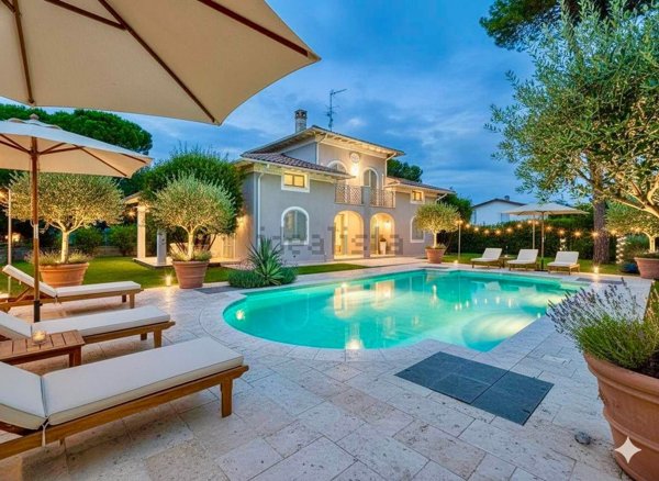 casa indipendente in vendita a Forte dei Marmi