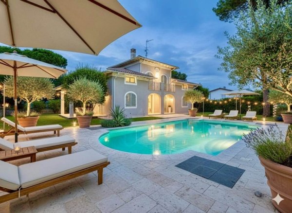casa indipendente in vendita a Forte dei Marmi