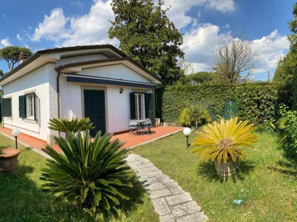 casa indipendente in vendita a Forte dei Marmi in zona Vittoria Apuana