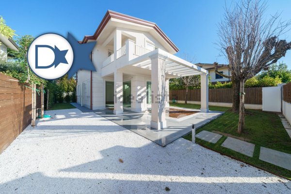 casa indipendente in vendita a Forte dei Marmi