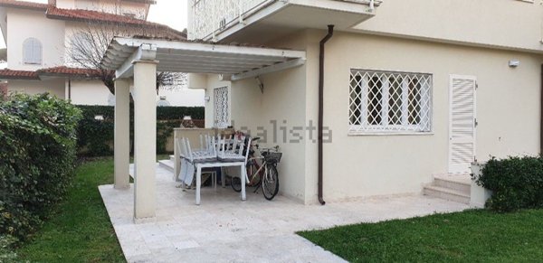 casa indipendente in vendita a Forte dei Marmi