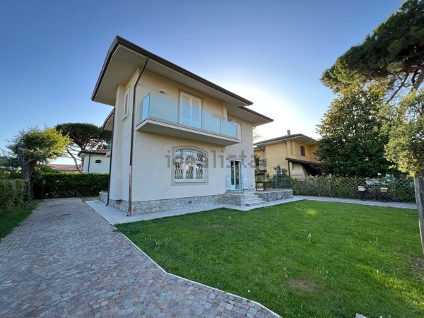 casa indipendente in vendita a Forte dei Marmi