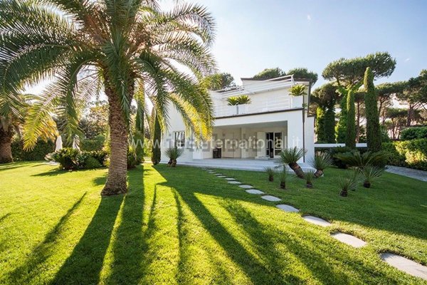 casa indipendente in vendita a Forte dei Marmi in zona Roma Imperiale