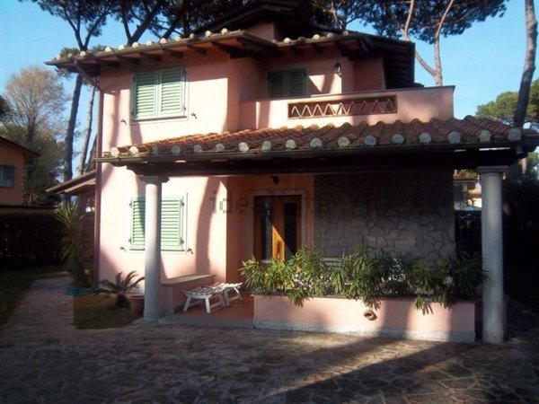 casa indipendente in vendita a Forte dei Marmi in zona Vittoria Apuana