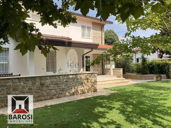 casa indipendente in vendita a Forte dei Marmi
