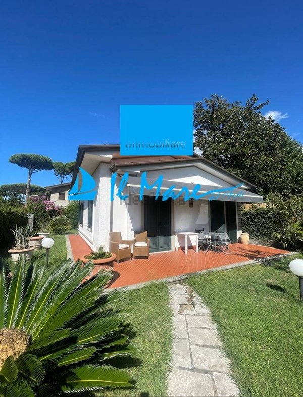 casa indipendente in vendita a Forte dei Marmi in zona Vittoria Apuana