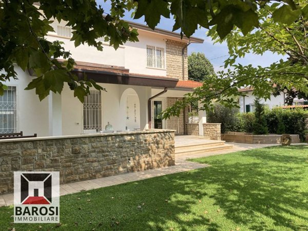 casa indipendente in vendita a Forte dei Marmi