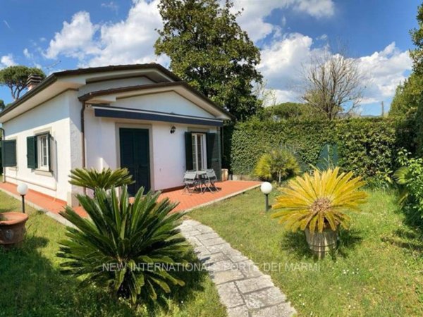 casa indipendente in vendita a Forte dei Marmi in zona Vittoria Apuana