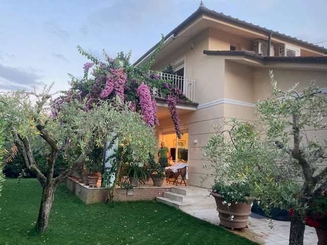 casa indipendente in vendita a Forte dei Marmi