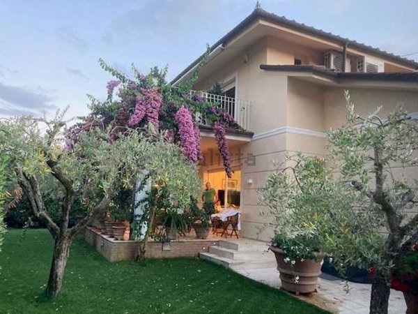 casa indipendente in vendita a Forte dei Marmi