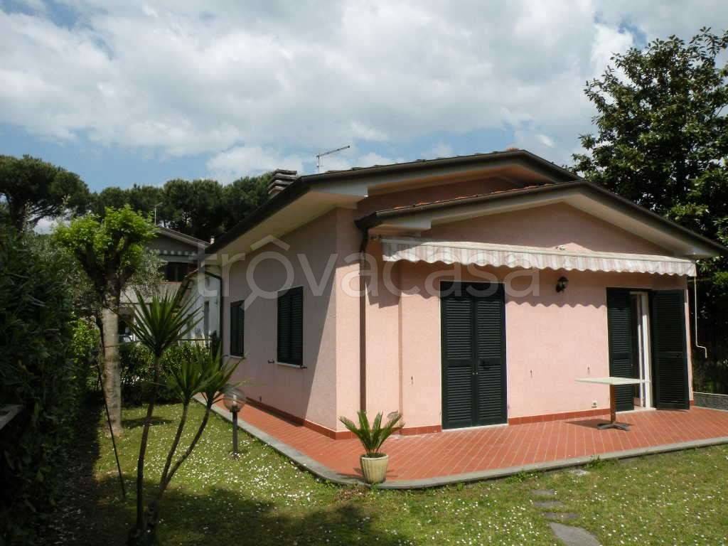 casa indipendente in vendita a Forte dei Marmi