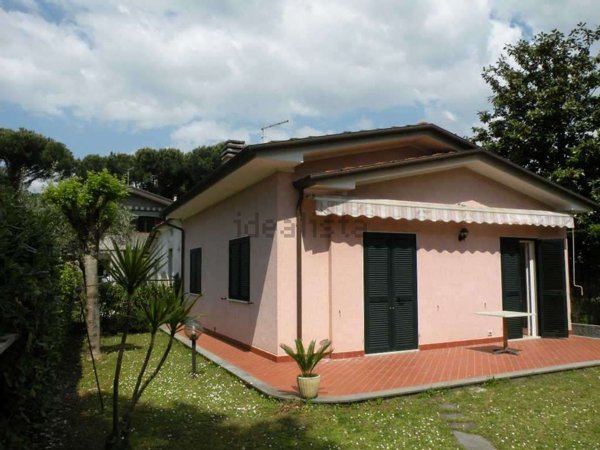 casa indipendente in vendita a Forte dei Marmi