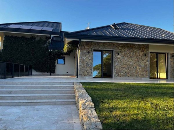 casa indipendente in vendita a Forte dei Marmi in zona Roma Imperiale