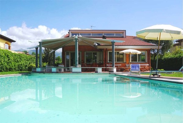 casa indipendente in vendita a Forte dei Marmi in zona Vittoria Apuana