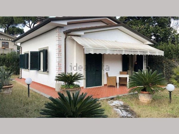 casa indipendente in vendita a Forte dei Marmi in zona Vittoria Apuana