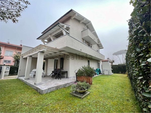 casa indipendente in vendita a Forte dei Marmi