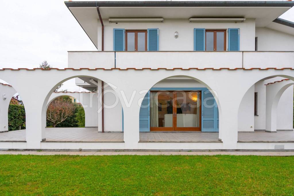 casa indipendente in vendita a Forte dei Marmi