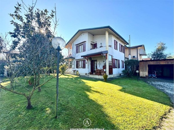 casa indipendente in vendita a Forte dei Marmi