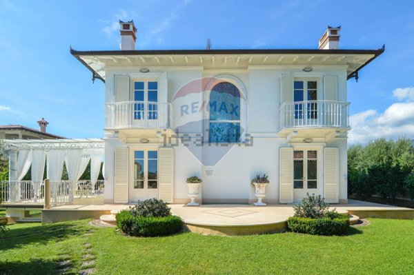 casa indipendente in vendita a Forte dei Marmi