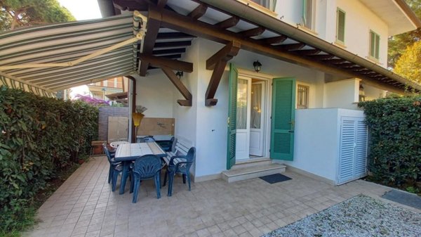 casa indipendente in vendita a Forte dei Marmi