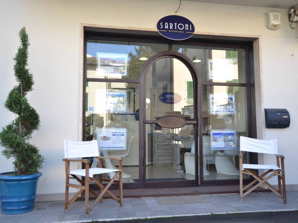 casa indipendente in vendita a Forte dei Marmi in zona Vittoria Apuana