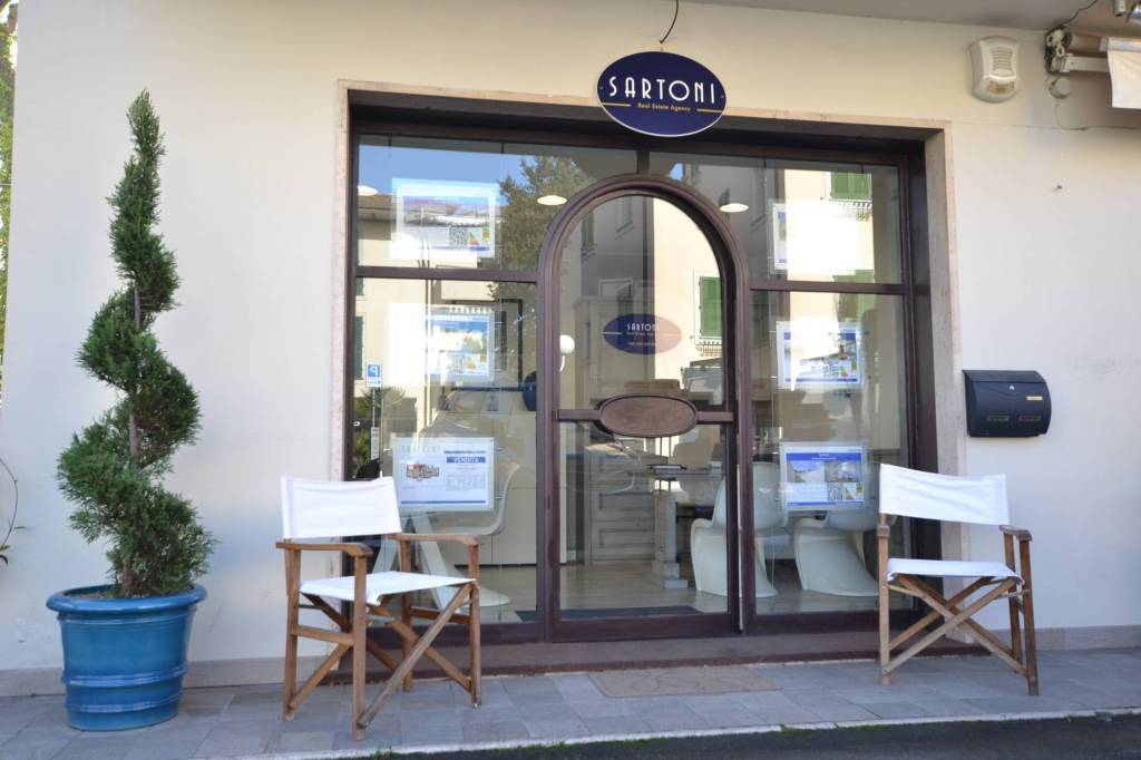 casa indipendente in vendita a Forte dei Marmi in zona Vittoria Apuana