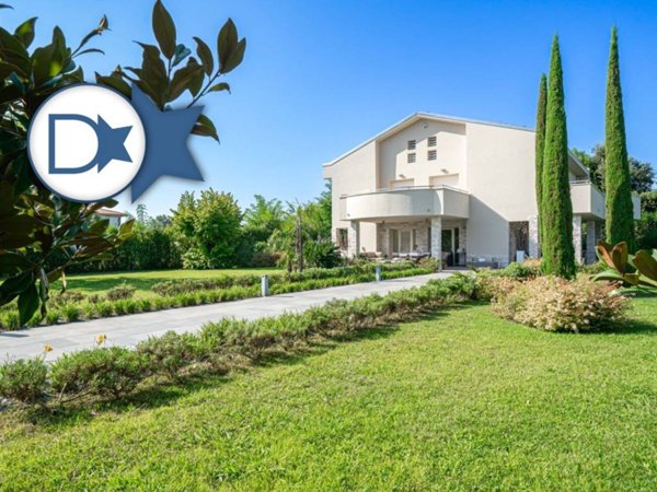 casa indipendente in vendita a Forte dei Marmi