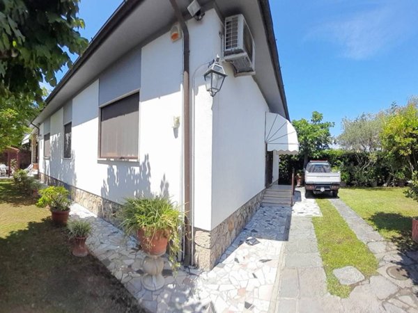 casa indipendente in vendita a Forte dei Marmi