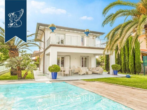 casa indipendente in vendita a Forte dei Marmi in zona Vittoria Apuana