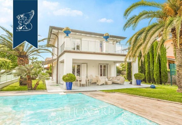 casa indipendente in vendita a Forte dei Marmi in zona Vittoria Apuana