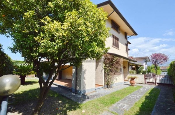 casa indipendente in vendita a Forte dei Marmi