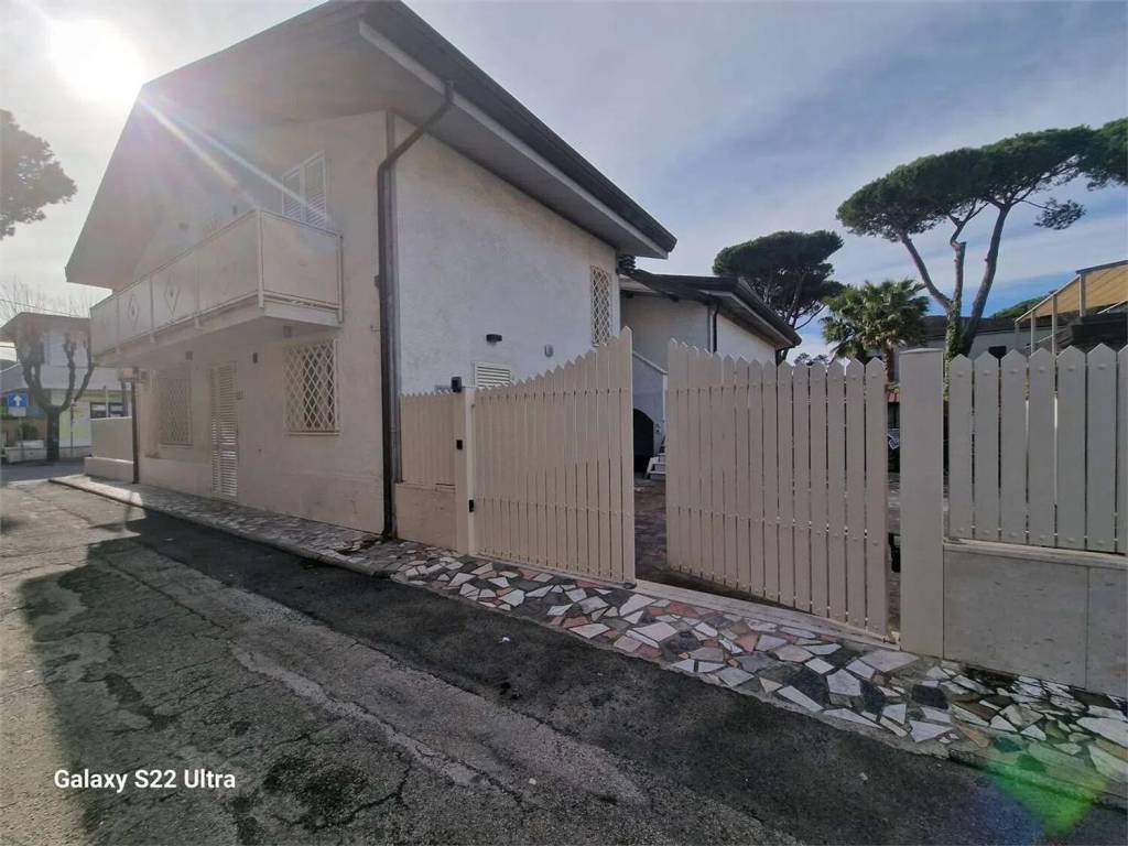 casa indipendente in vendita a Forte dei Marmi in zona Vittoria Apuana
