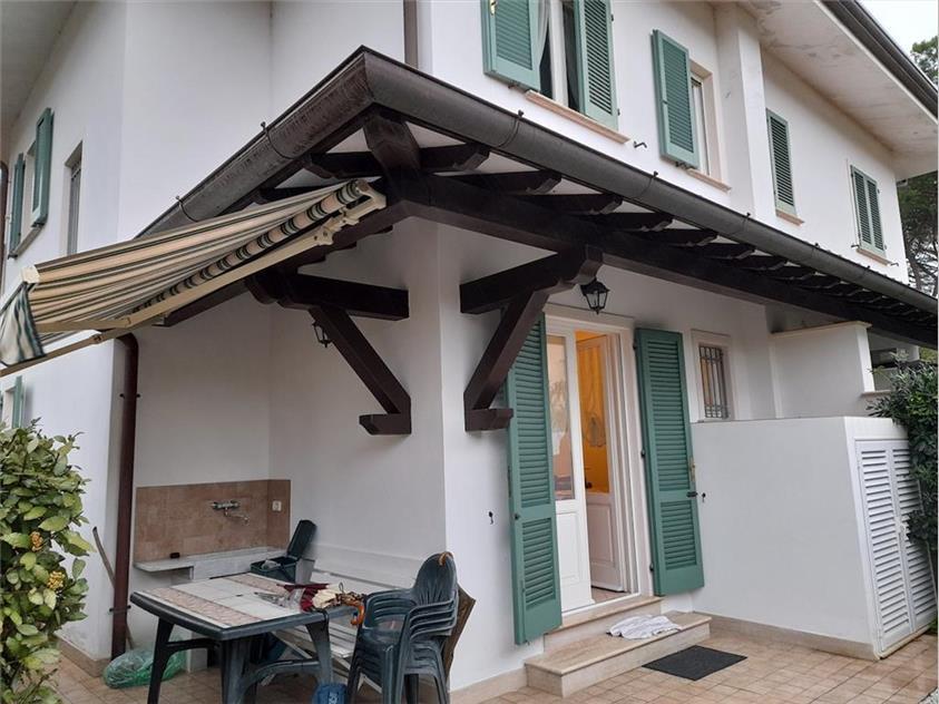 casa indipendente in vendita a Forte dei Marmi in zona Vittoria Apuana