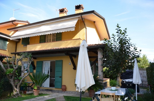casa indipendente in vendita a Forte dei Marmi in zona Vittoria Apuana
