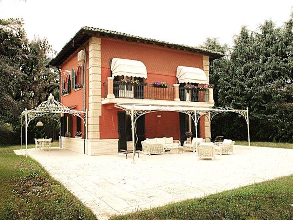 casa indipendente in vendita a Forte dei Marmi in zona Roma Imperiale