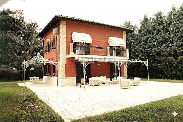 casa indipendente in vendita a Forte dei Marmi in zona Roma Imperiale